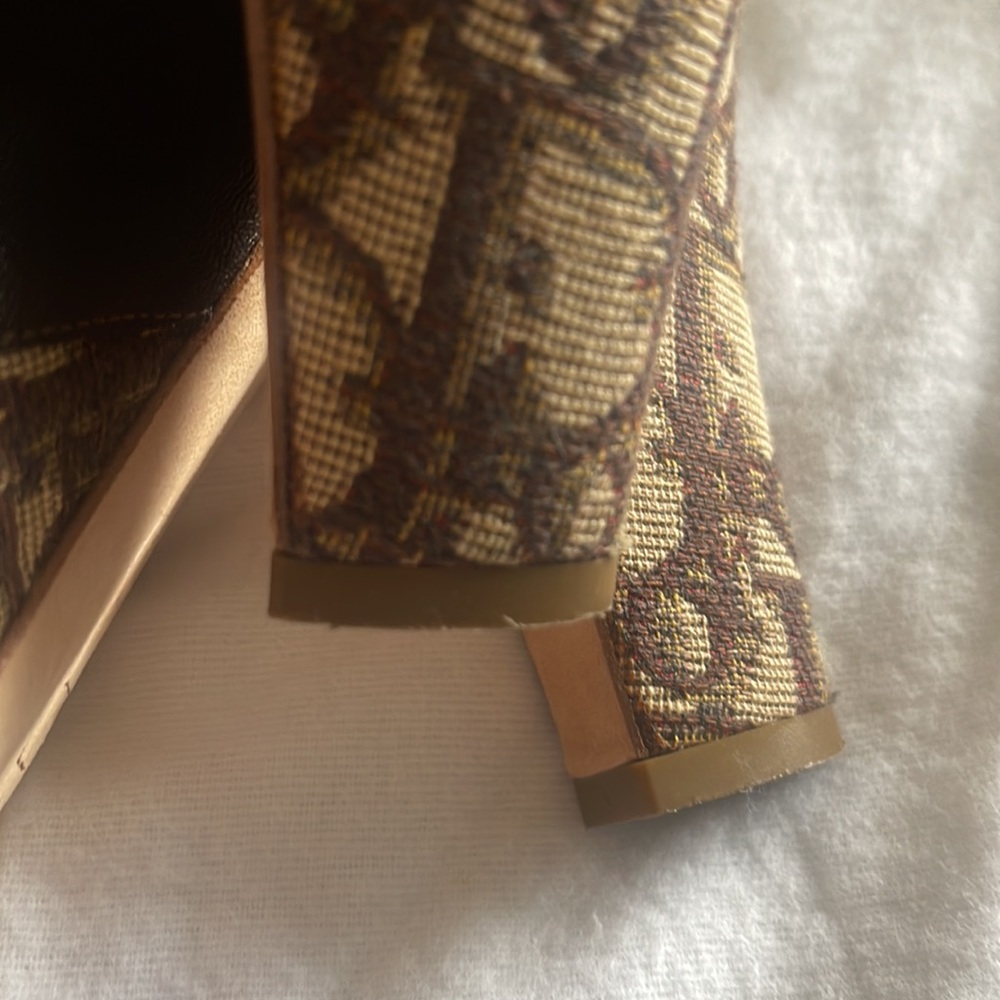 Shoes - Picture 8 of 8